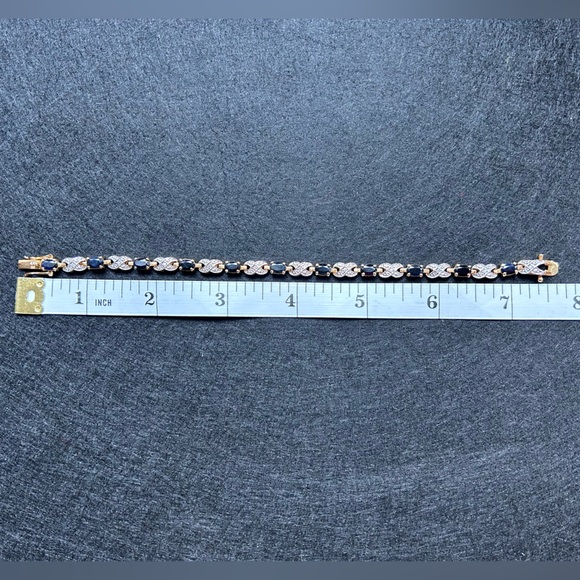 Hannoush Deep Blue Oval Sapphire Tennis Bracelet Diamond Chip
18K Gold XO Links - Picture 4 of 6